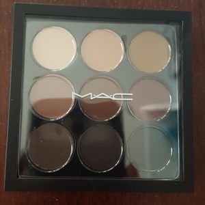 LIKE NEW!! MAC Semi-sweet nine eye shadow X9